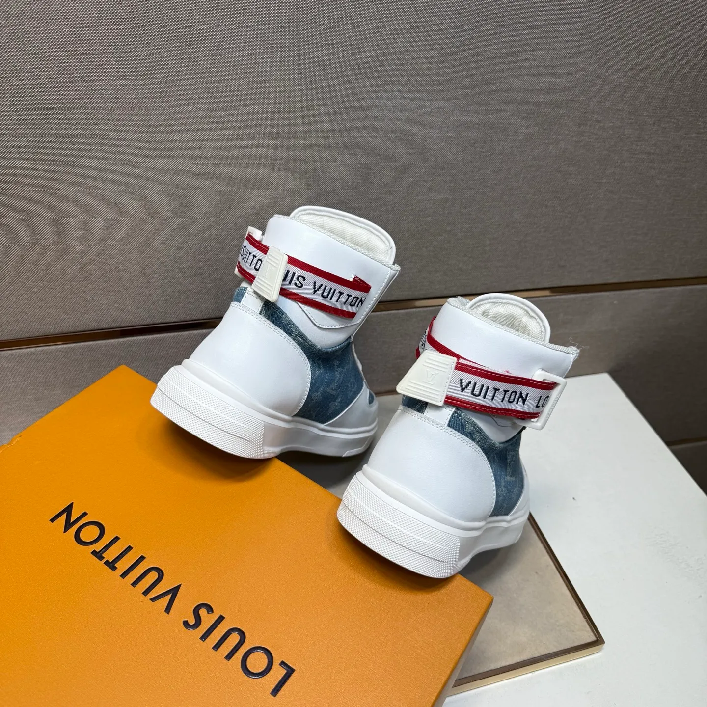 ⬛️Men's shoes 💰p420 [LV～] Men's high-top casual shoes 2025z cabinet sales simultaneously 🔶Size: 38-44 #️⃣ 🔷2 colors🔜The upper is made of multi-material splicing➕Mesh lining, comfortable and breathable, sole: original comfortable and wear-resistant outsole, ⚠️real thing📱photographed🎬real thing is better📢📢📢